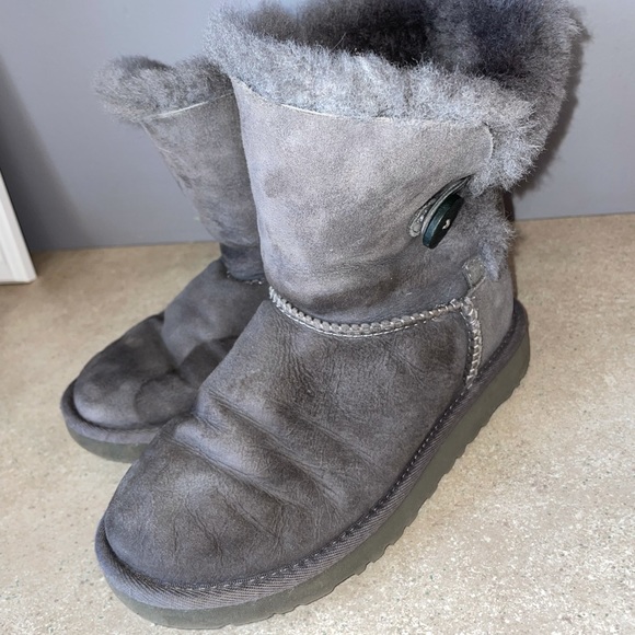 Ugg boots girls size 2 side button used grey leather - Picture 4 of 9